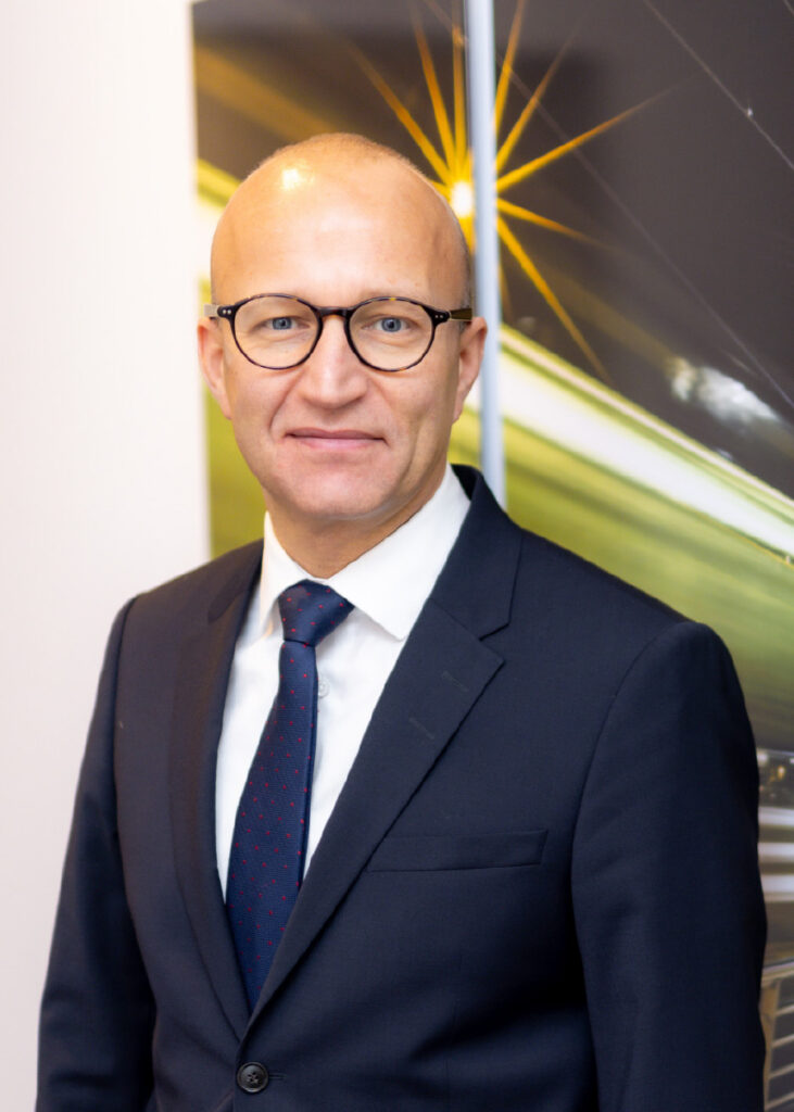 Portät von Notar und Rechtsanwalt Matthias Sassenberg mit Krawatte